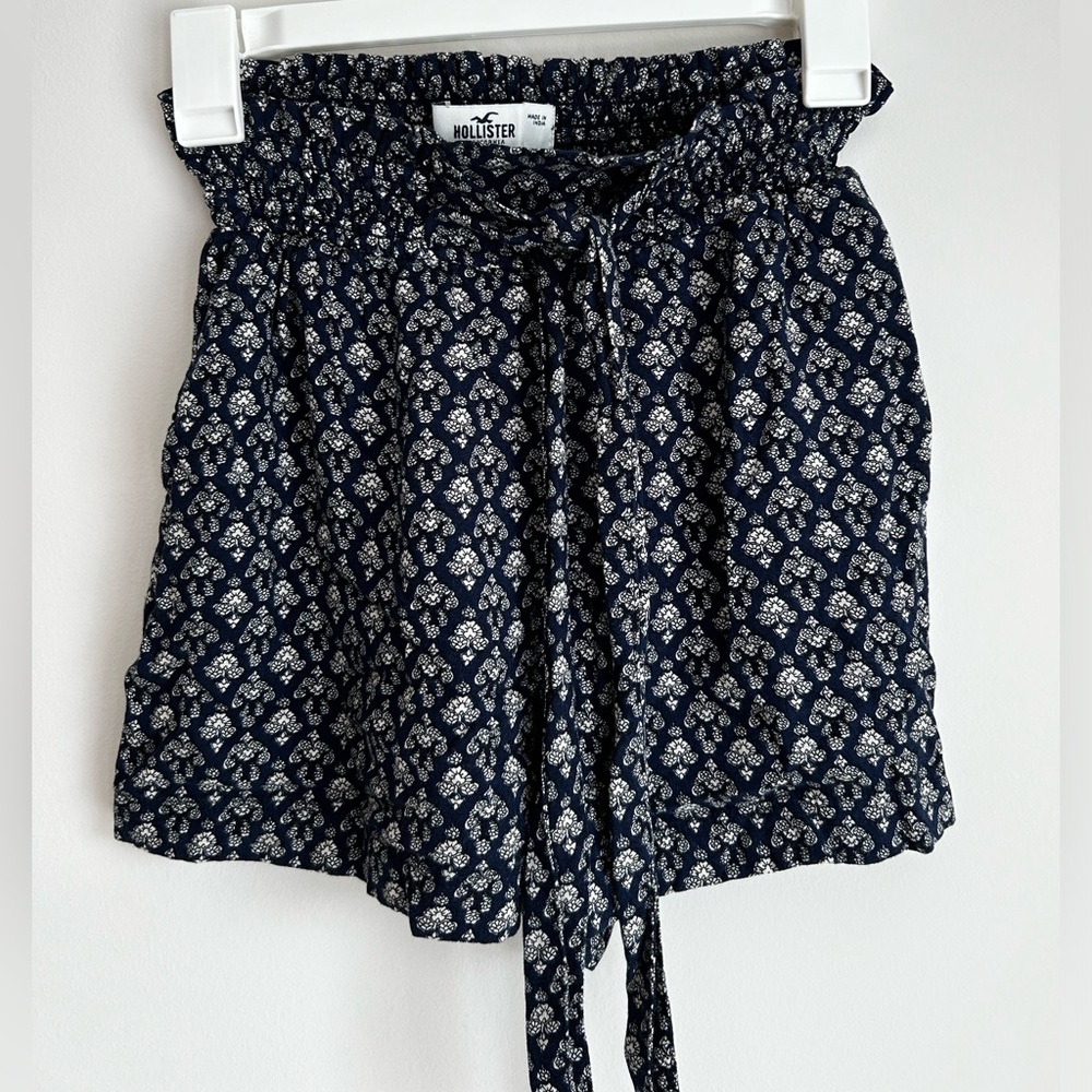 Hollister High Waisted Navy Blue Printed Fabric Shorts Size XS